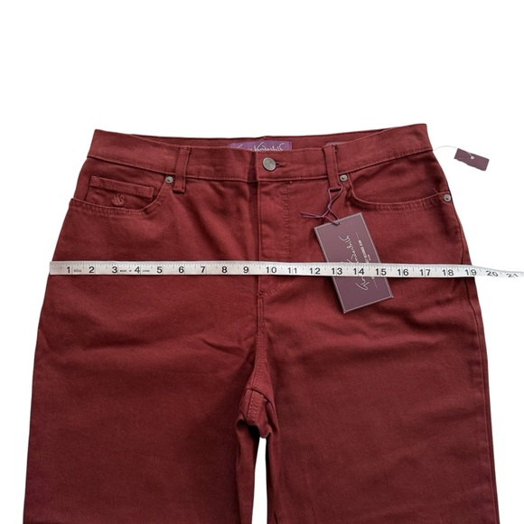 NWT Gloria Vanderbilt Amanda The Original Slimming Jean Size 12P Tapered Leg - Picture 9 of 13
